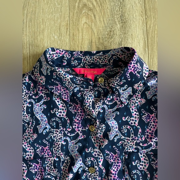 Lilly Pulitzer Womens Sea View Button Down Top Oyster Bay Navy on the Catwalk XS - Picture 3 of 9